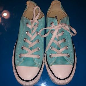 VGUC Aruba Blue (Tiffany Blue) Converse Size 5.5